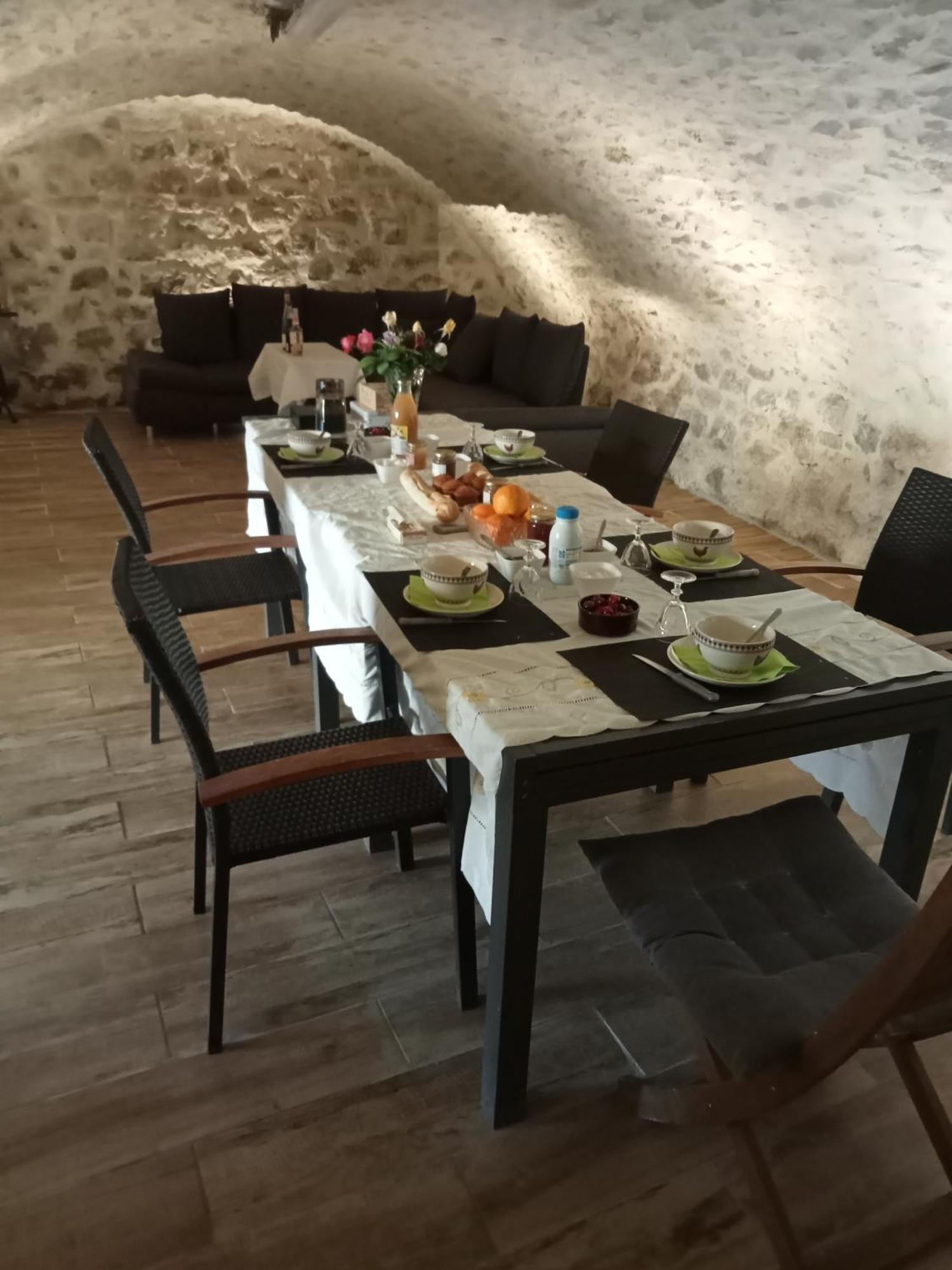 Bed and Breakfast La Dame Blanche Saint-Maurice-d'Ibie Экстерьер фото
